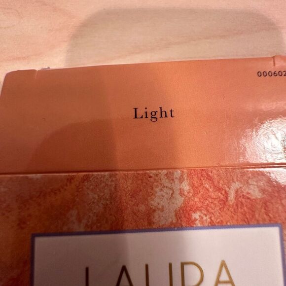 Laura Geller Baked Balance-n-Brighten Color Correcting Foundation - Picture 4 of 12